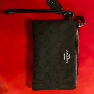 I’m selling a coach like new wallet my iPhone12 fits in it.